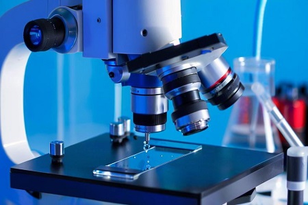 Amélioration des observations microscopiques avec l'huile de miroir à huile premium de Babio